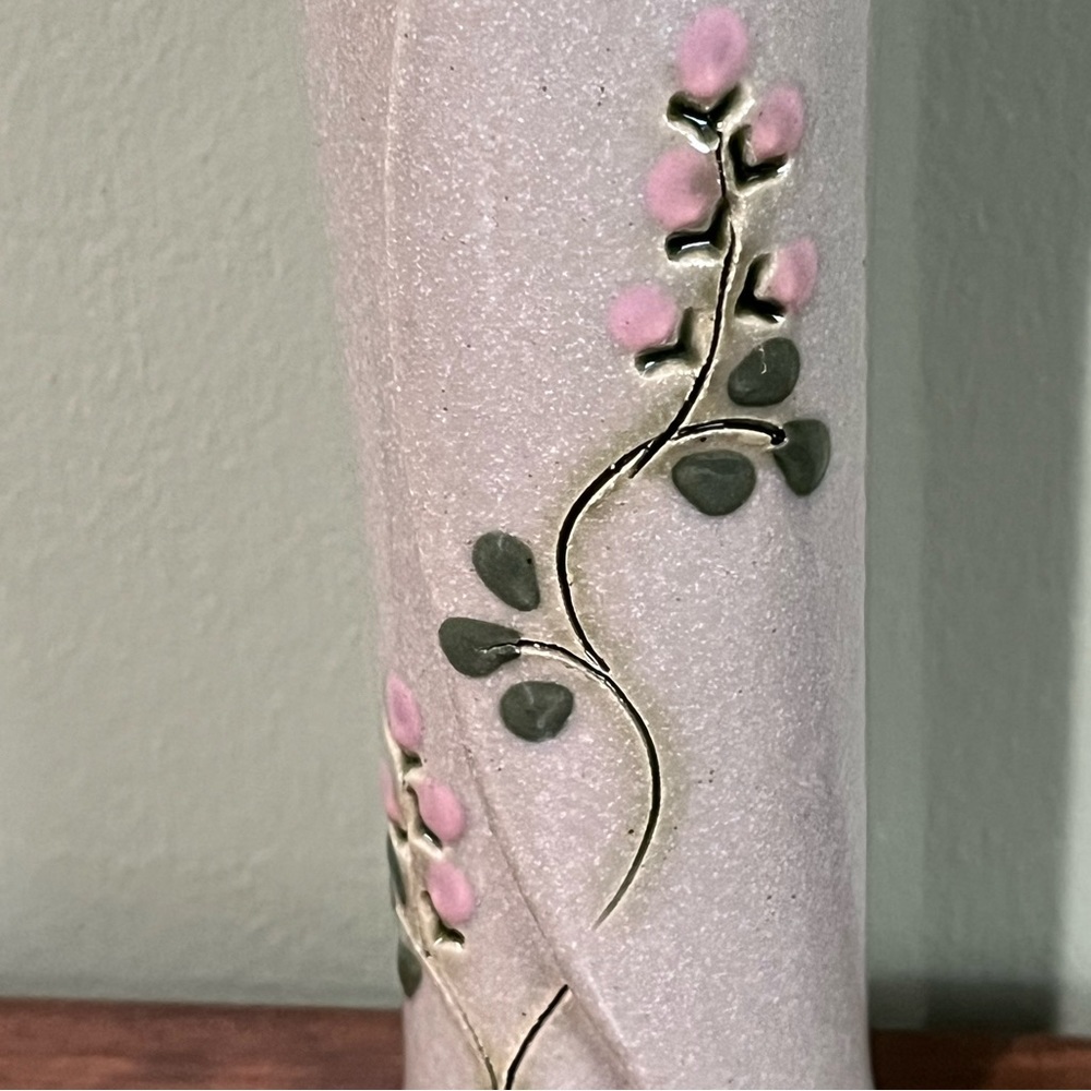 HANDCRAFTED STUDIO POTTERY FLORAL BUD VASE SIGNED - Picture 3 of 9